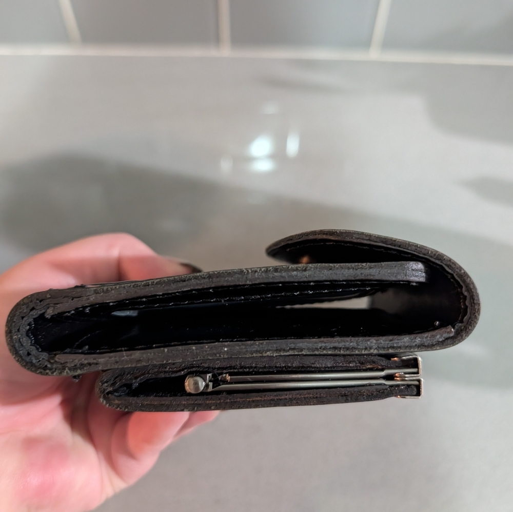 100% Leather Patricia Nash Tooled Bifold Wallet - Picture 6 of 12